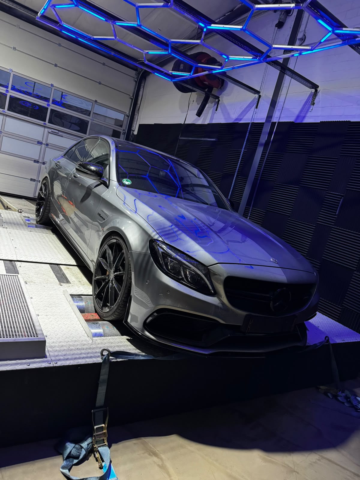 MERCEDES-AMG C63 S