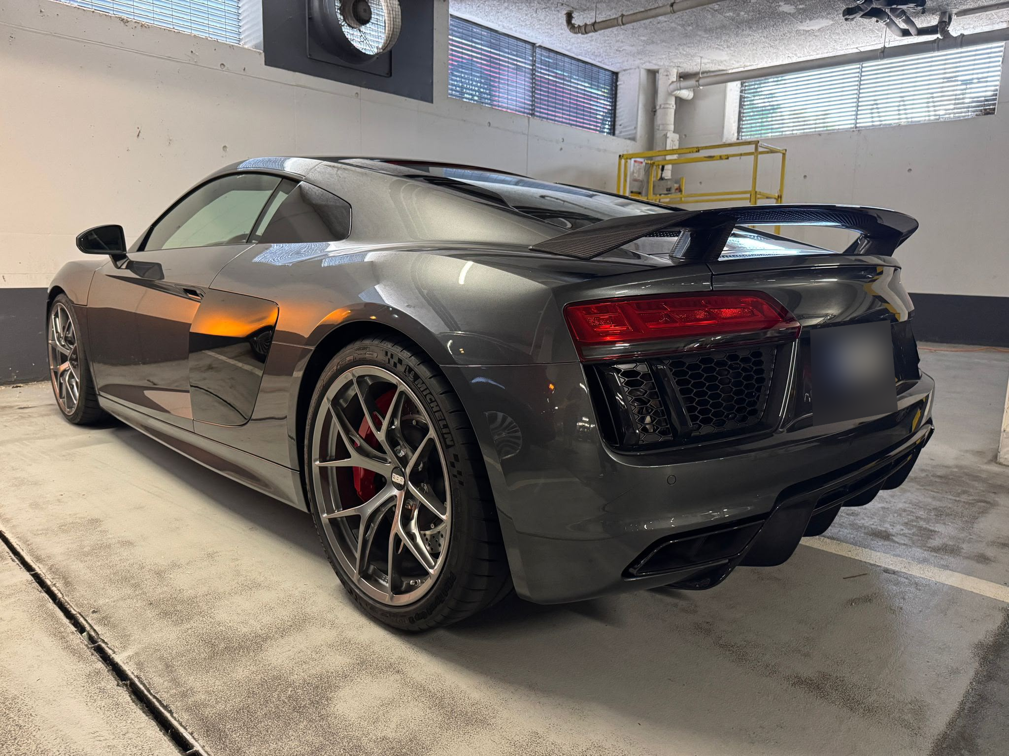 AUDI R8