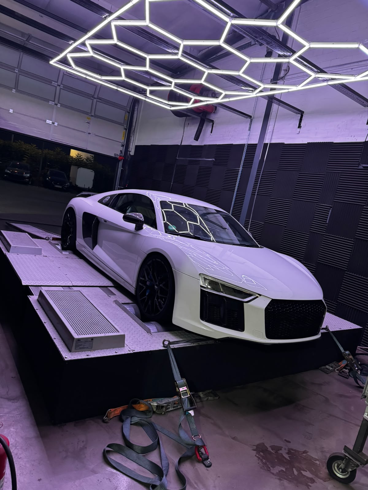AUDI R8