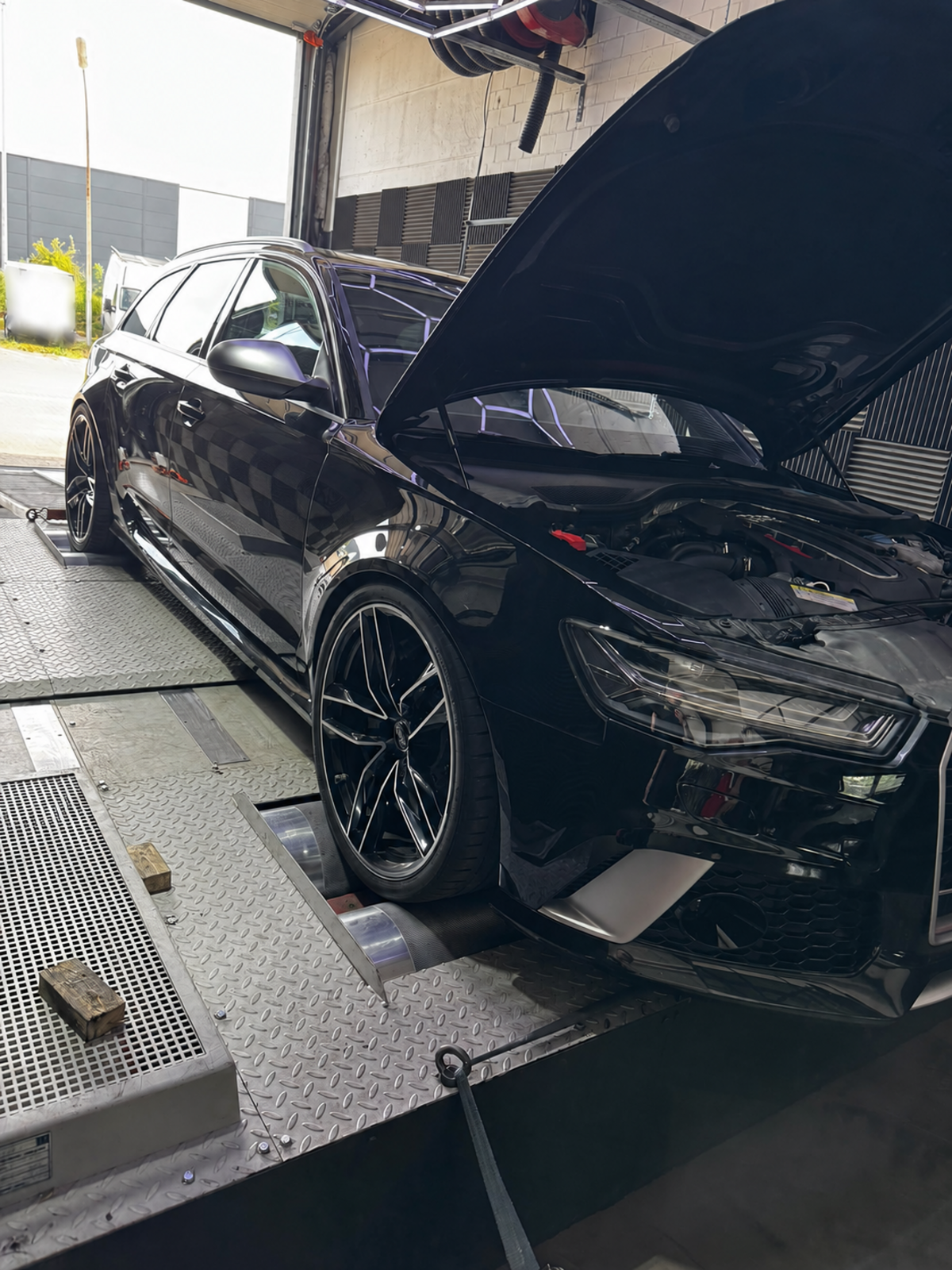 Audi RS6 auf dem Prüfstand